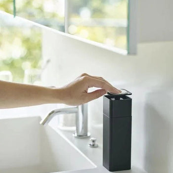 Yamazaki Tower Push zeepdispenser - zwart